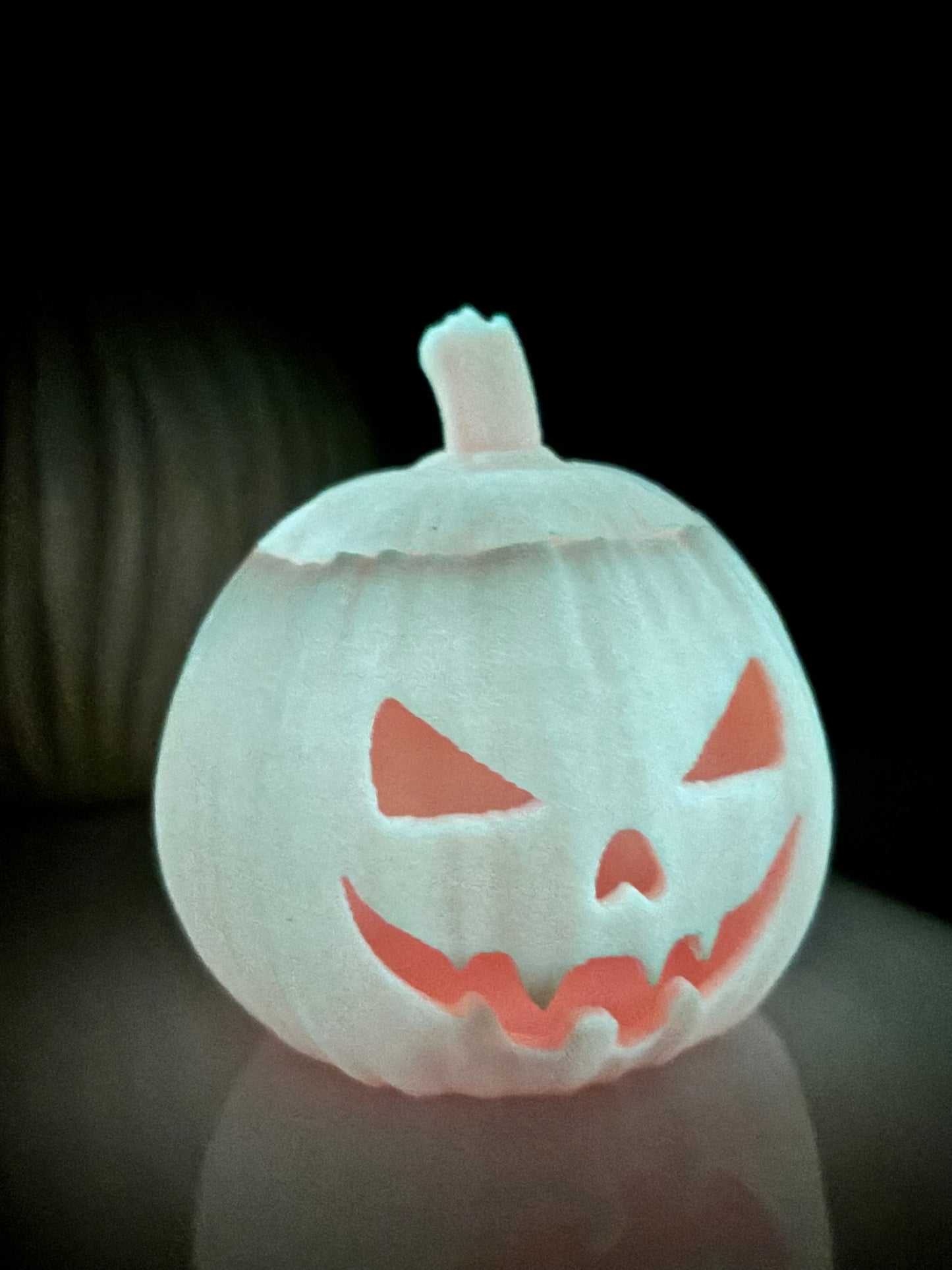 Glow-in-the-Dark Halloween Pumpa – Skräckinjagande Dekoration för Spöklik Stämning!