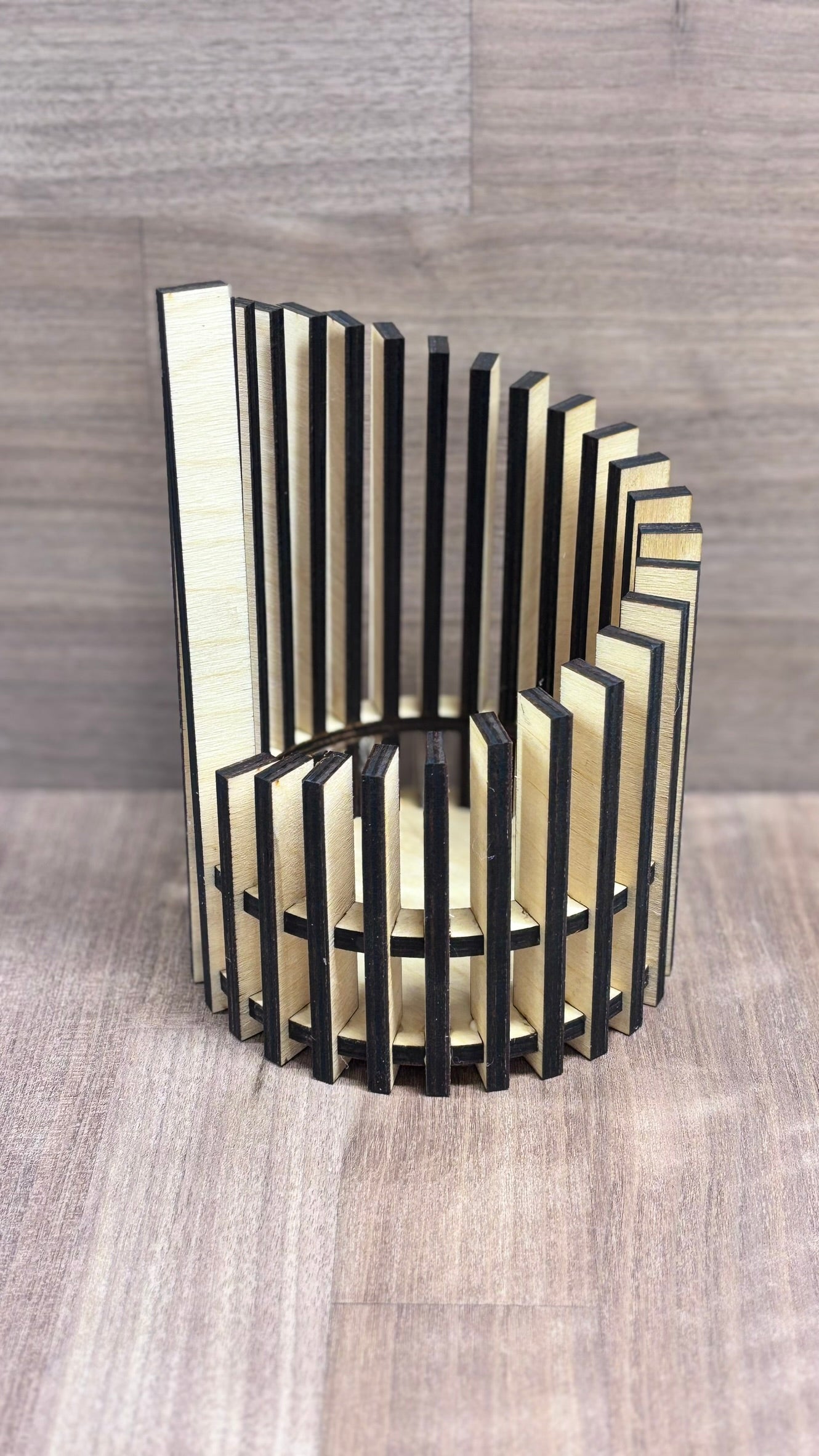 Skimrande Ljuslykta i Trä – Skapa Magi i Varje Rum! ✨