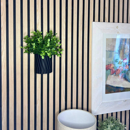 Väggmonterad blomkruka