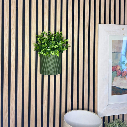 Väggmonterad blomkruka