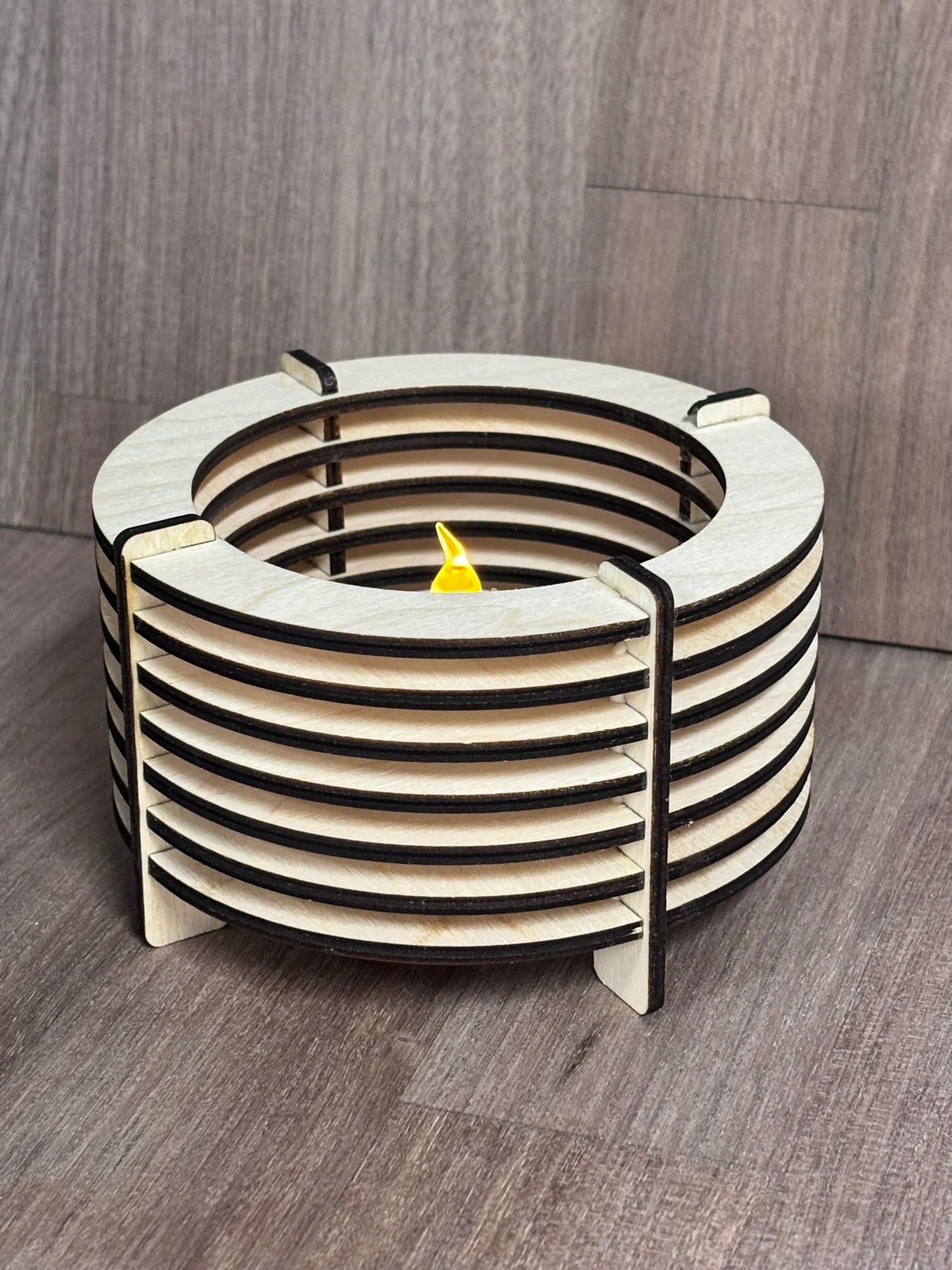 Handgjord Rund Ljuslykta i Trä med Glasinsats - Skandinavisk Design