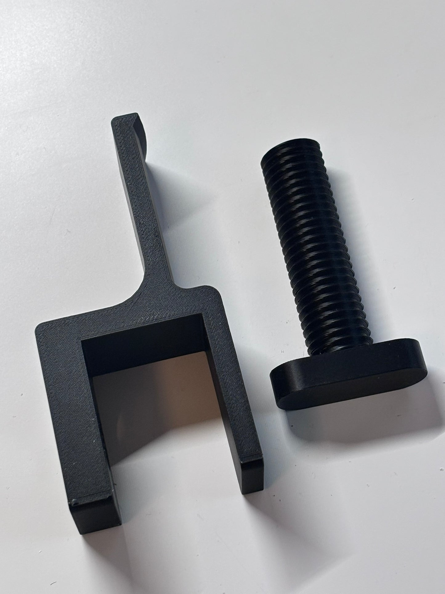 Headset hängare för skrivbordet