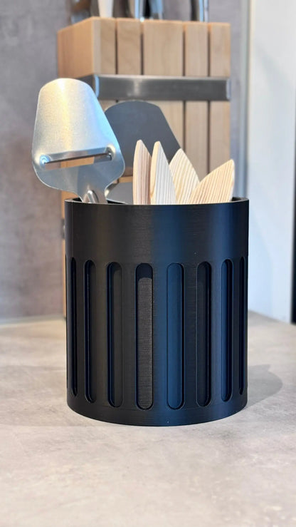 Bestickkorg för köket – smidig köksförvaring 3D-printad i Sverige