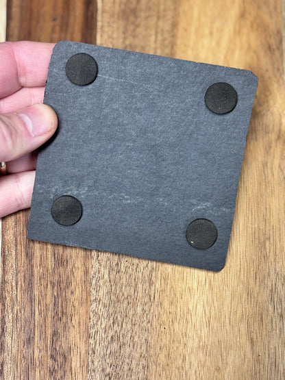 Underlägg i skiffer 4-pack – Mountain | Stilrent bordsskydd 3dprintguru.se & 3dlaserbutiken.se